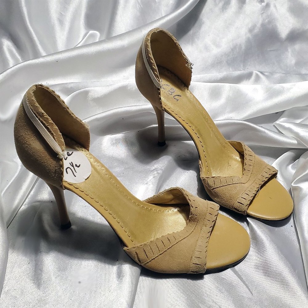 BCBG FRANCE tan open toe d'orsay suede heels SZ 7.5 8